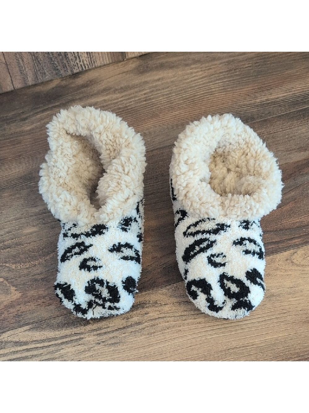Leopard Print Fuzzy Slippers OS                                    E100